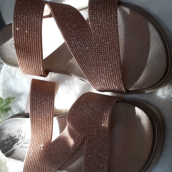 Sandals - Picture 2 of 5